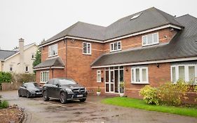 Oyo Oakcroft Guest House Manchester Airport