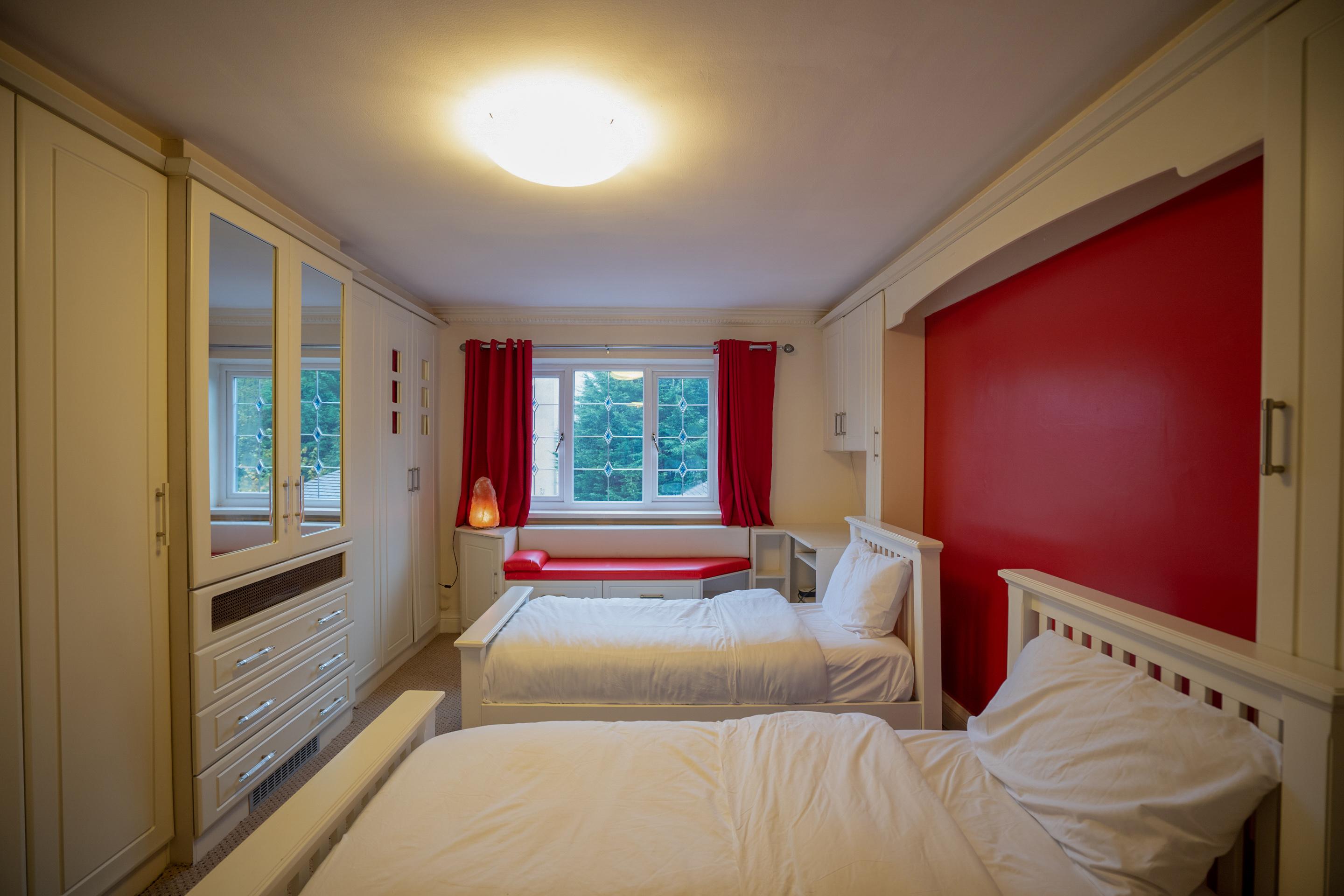 Oyo Oakcroft Guest House Manchester Airport Ringway Exterior photo