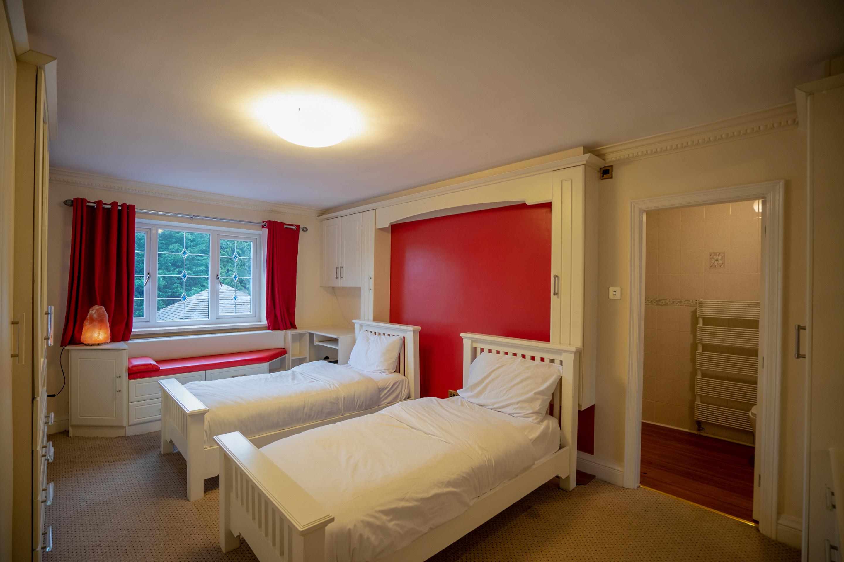 Oyo Oakcroft Guest House Manchester Airport Ringway Exterior photo