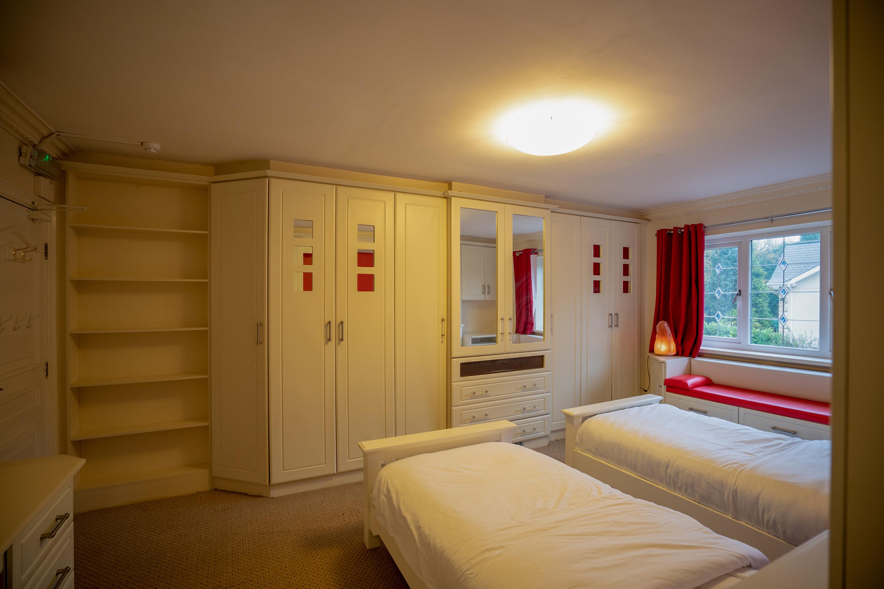 Oyo Oakcroft Guest House Manchester Airport Ringway Exterior photo