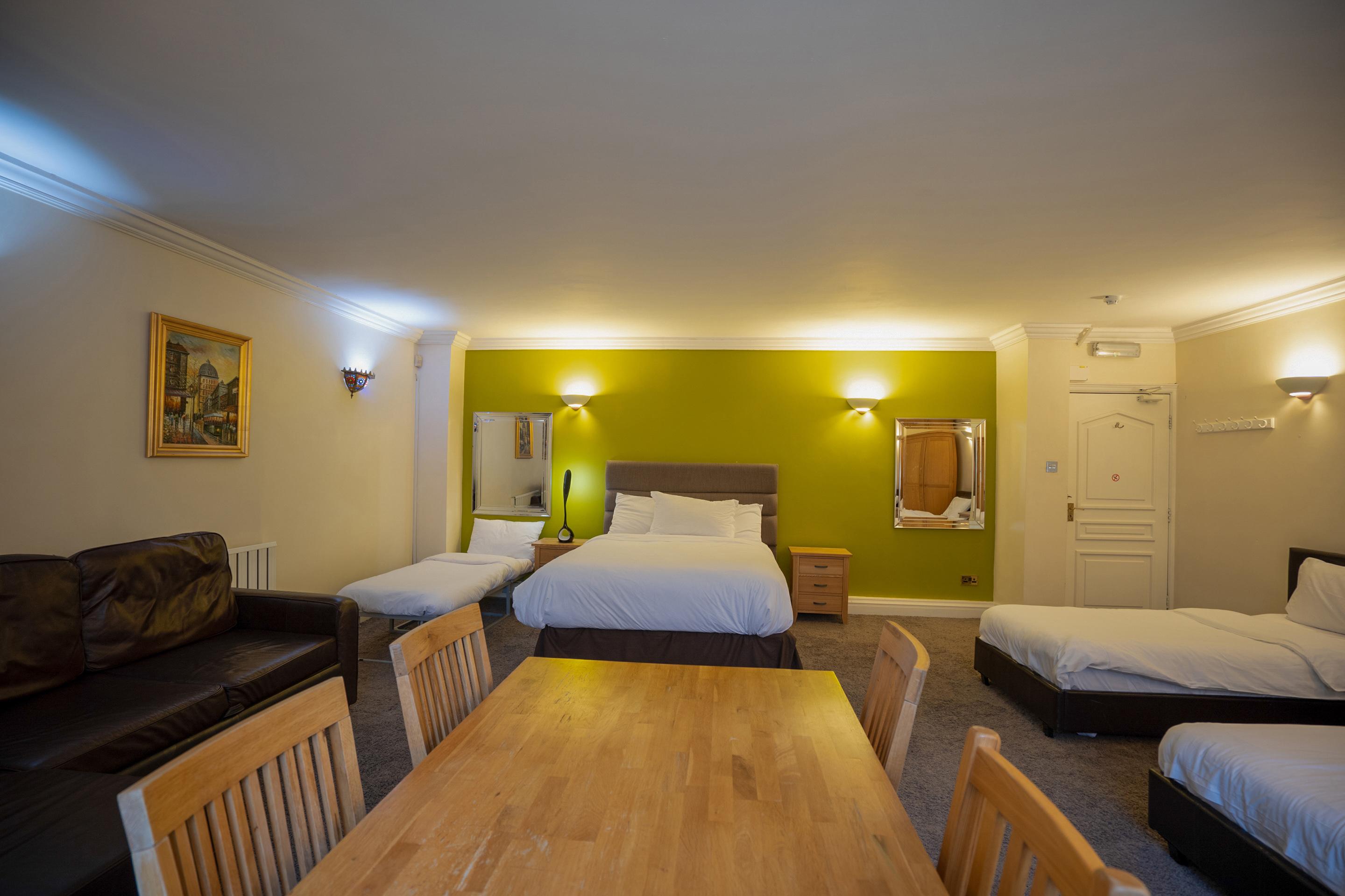 Oyo Oakcroft Guest House Manchester Airport Ringway Exterior photo
