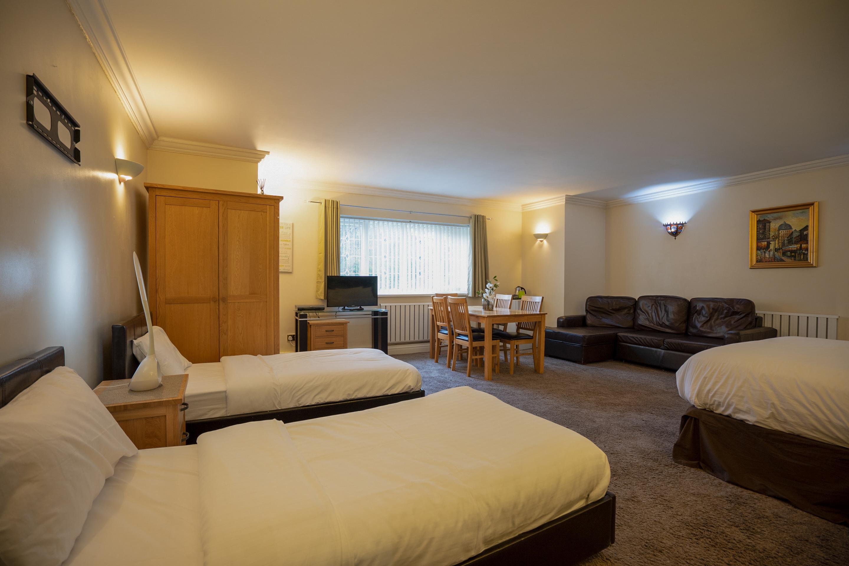 Oyo Oakcroft Guest House Manchester Airport Ringway Exterior photo