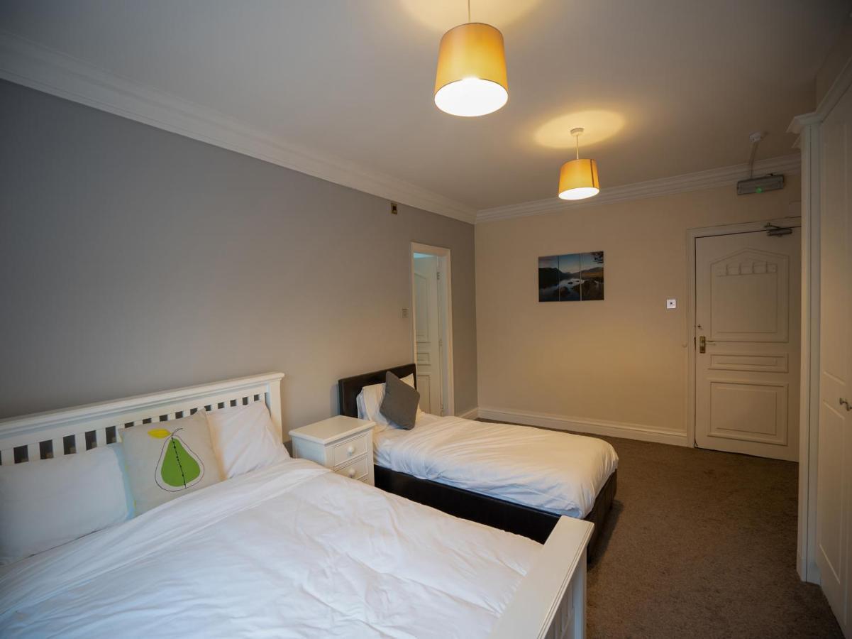 Oyo Oakcroft Guest House Manchester Airport Ringway Exterior photo