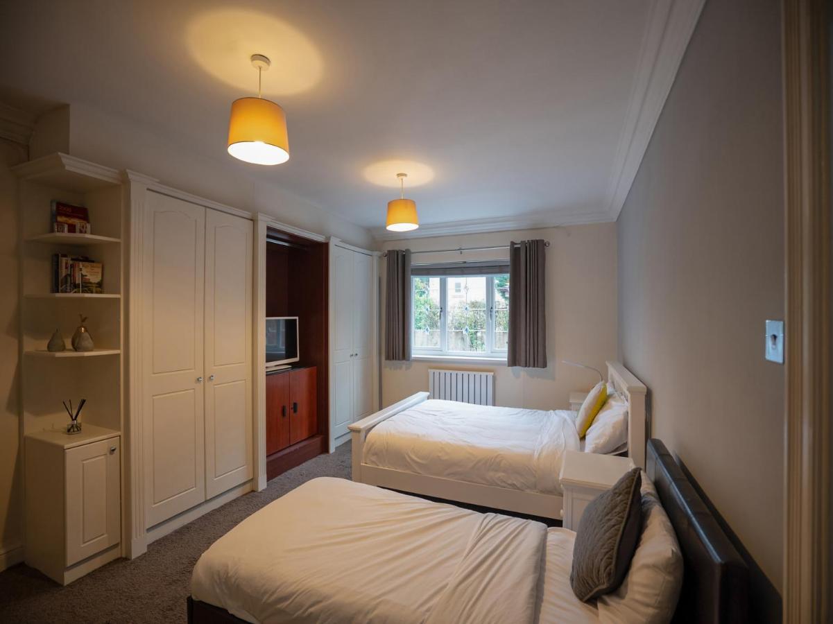 Oyo Oakcroft Guest House Manchester Airport Ringway Exterior photo