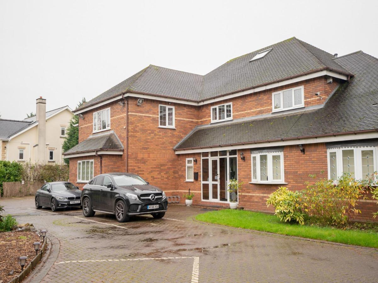 Oyo Oakcroft Guest House Manchester Airport Ringway Exterior photo