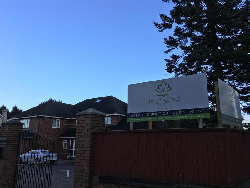 Oyo Oakcroft Guest House Manchester Airport Ringway Exterior photo